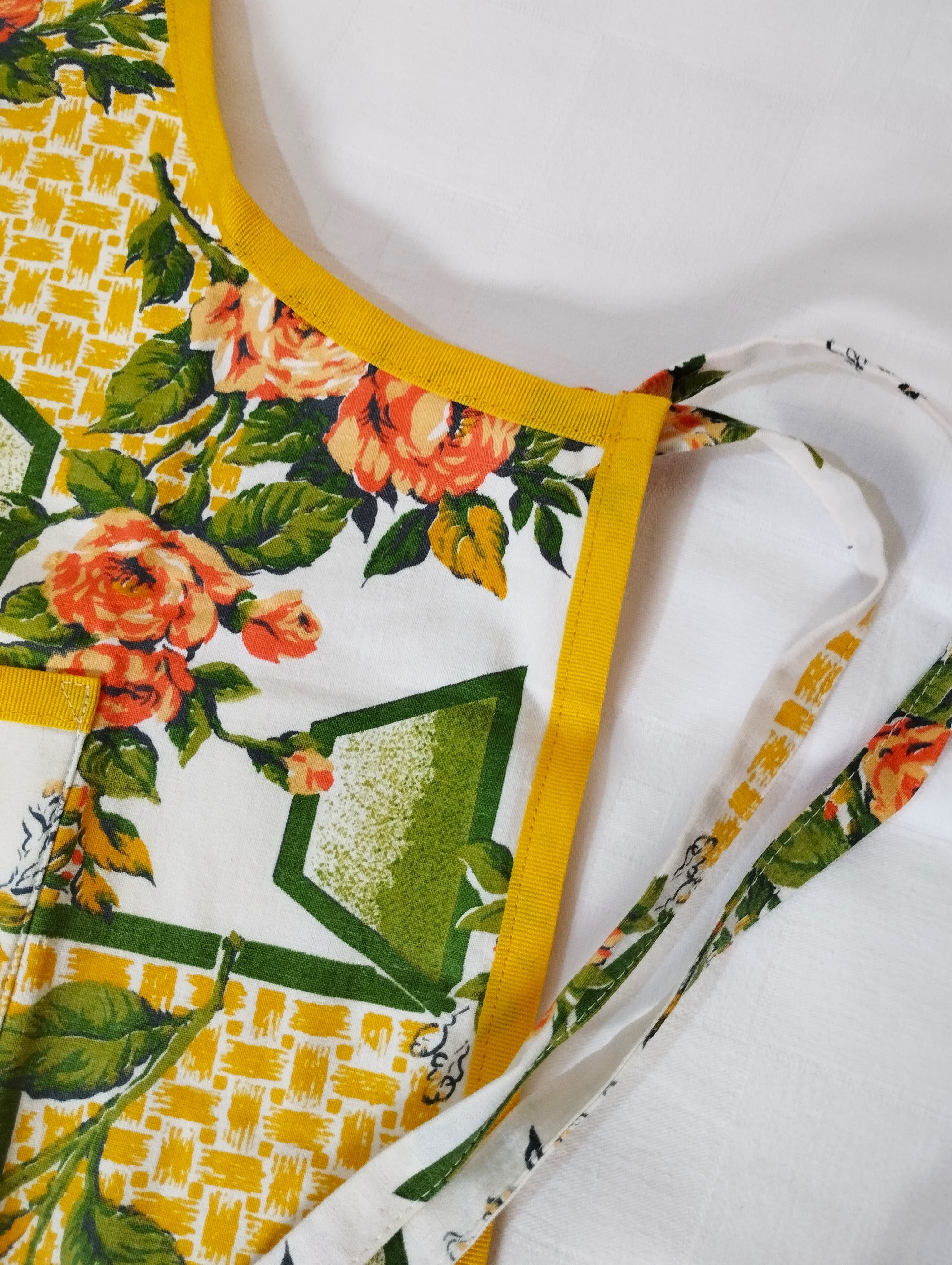 Bound Edged Apron - Image 3